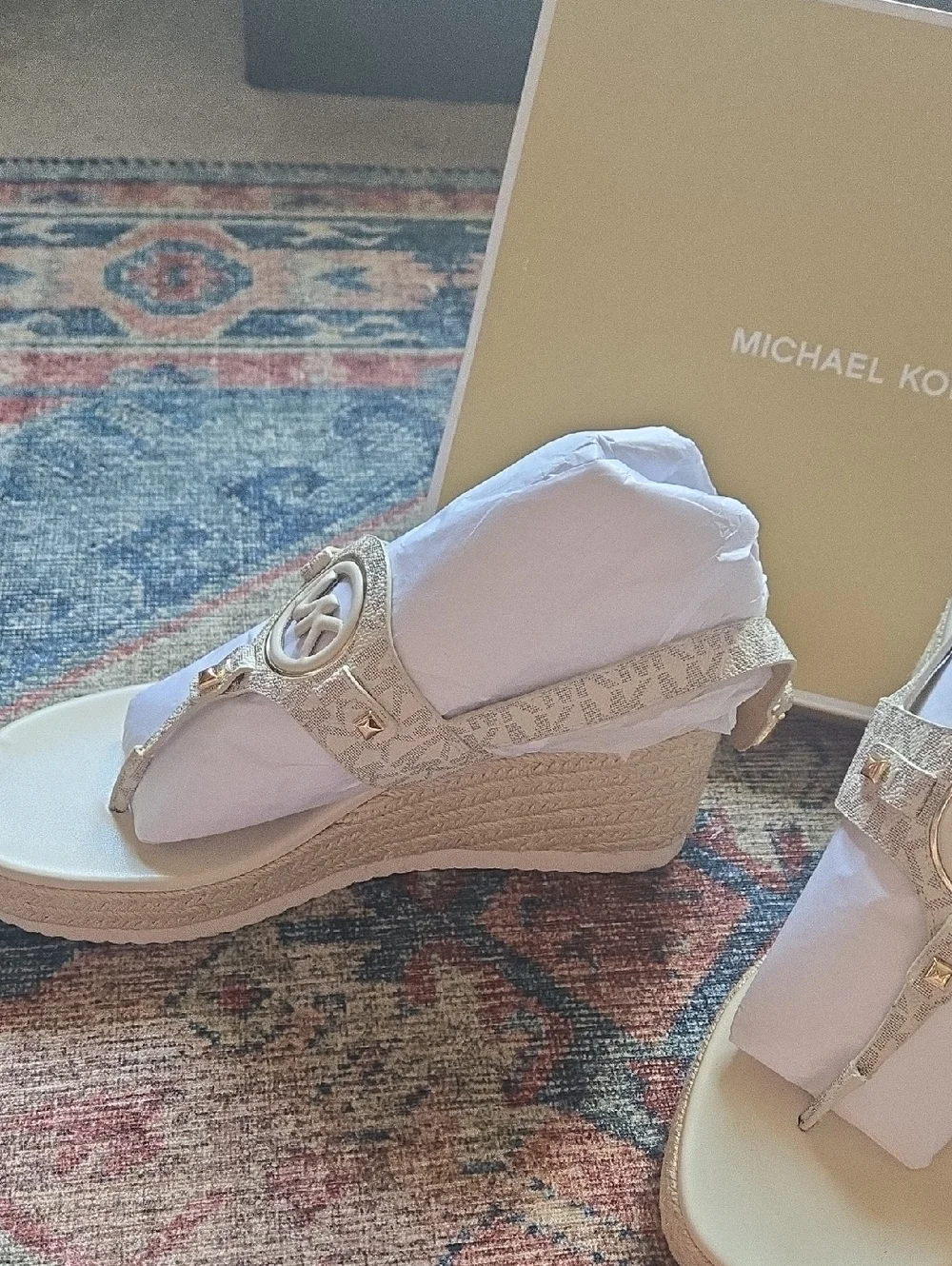 Michael Kors Cream and Gold MK Logo Thong Sandals With Box And Packing. - Picture 2 of 5